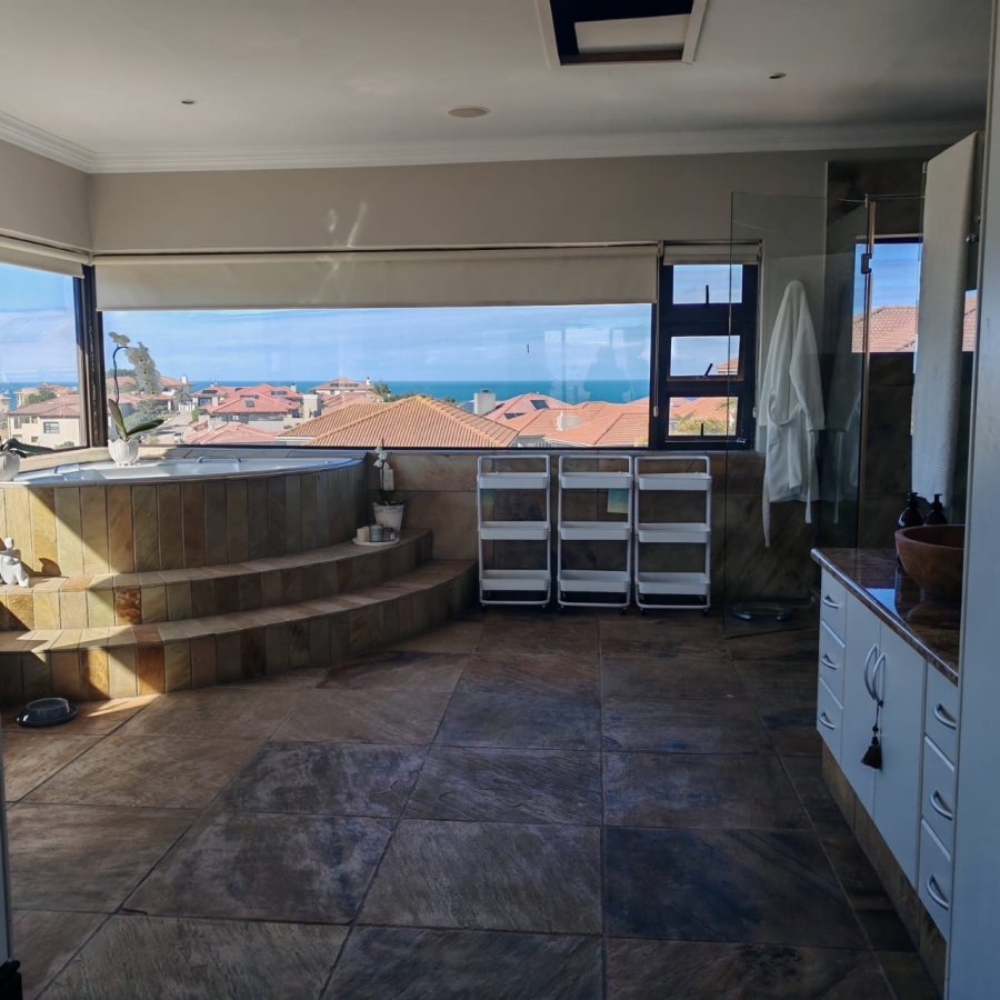 5 Bedroom Property for Sale in Avonddans Western Cape